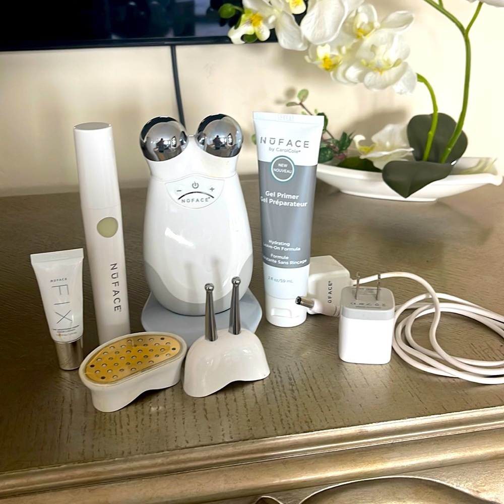 NuFACE Trinity Complete Facial Toning kit & NuFACE Fix Line Smoothing device